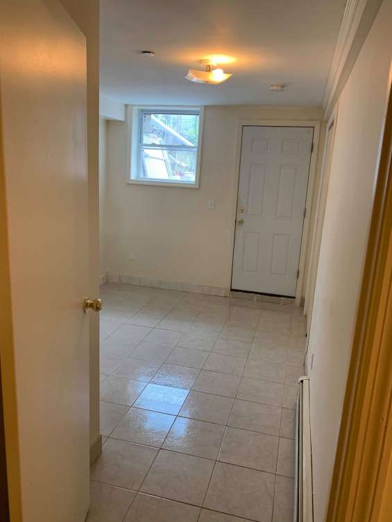 Rento cuarto en (700) flushing excelente zona en Queens Alquiler